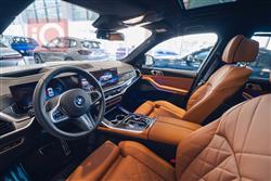 بی ئێم دەبڵیو X7